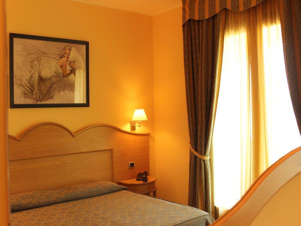 Blu Tropical Resort Zambrone Room photo