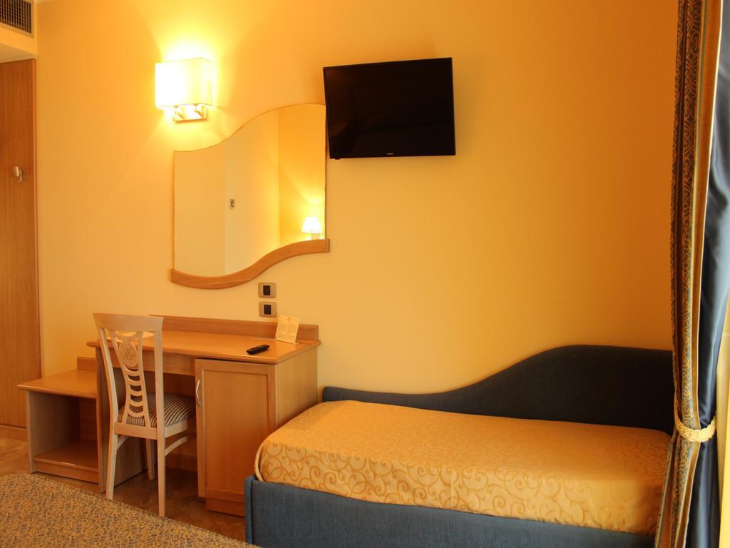 Blu Tropical Resort Zambrone Room photo